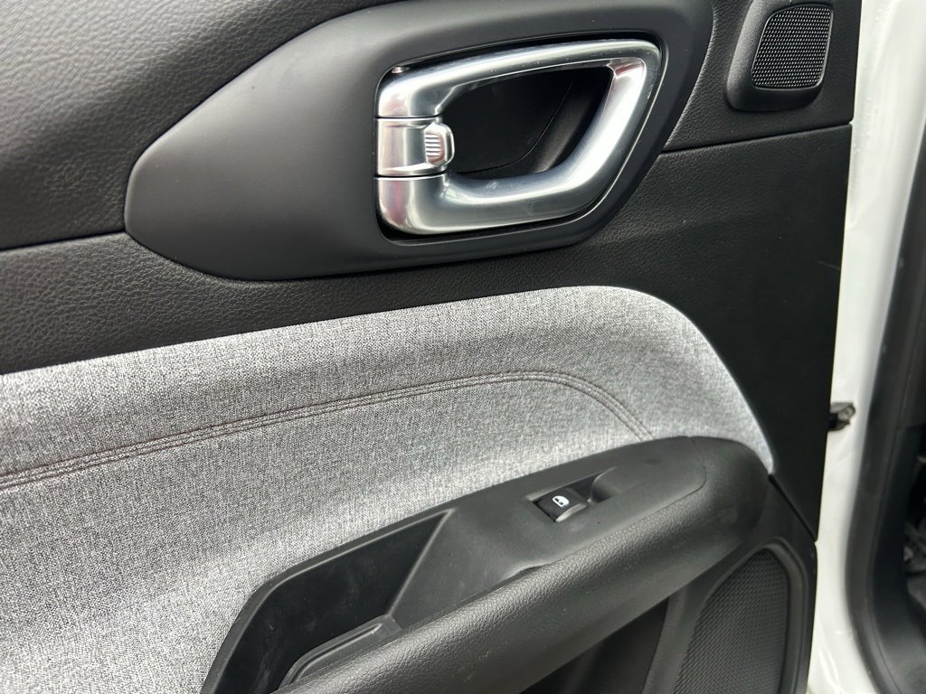 Used 2024 Jeep Compass Latitude w/ Sun and Sound Group image 26