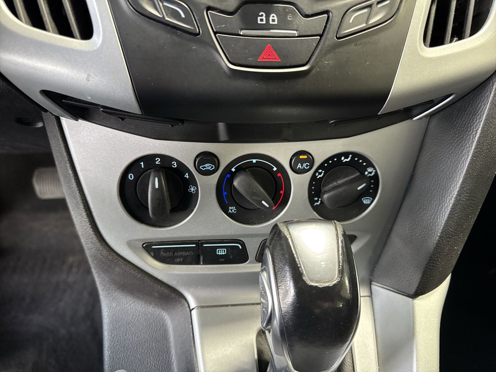 Used 2014 Ford Focus SE w/ Equipment Group 201A FWD image 15