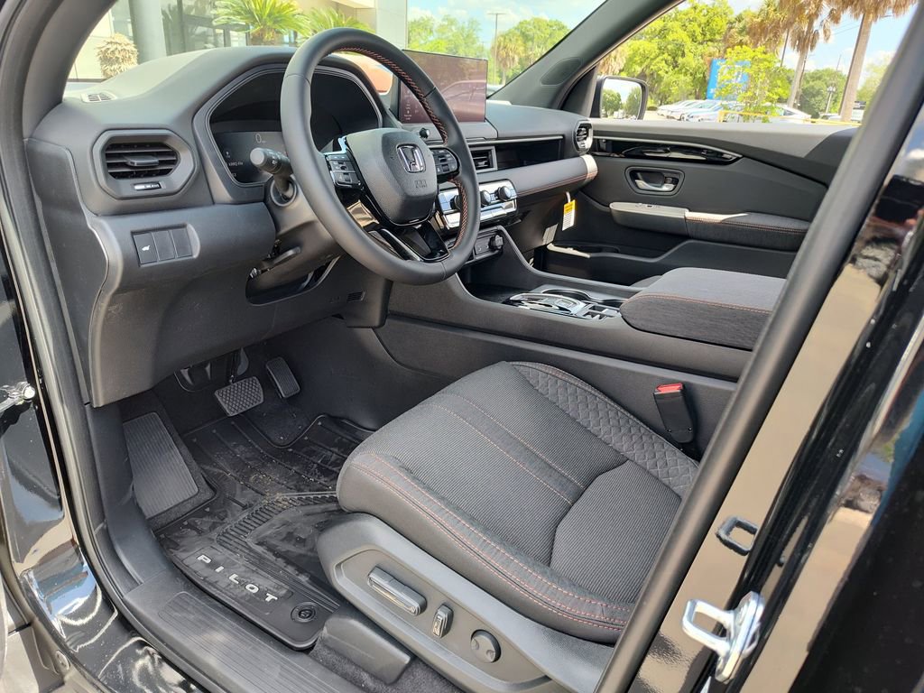 New 2026 Honda Pilot Sport image 2