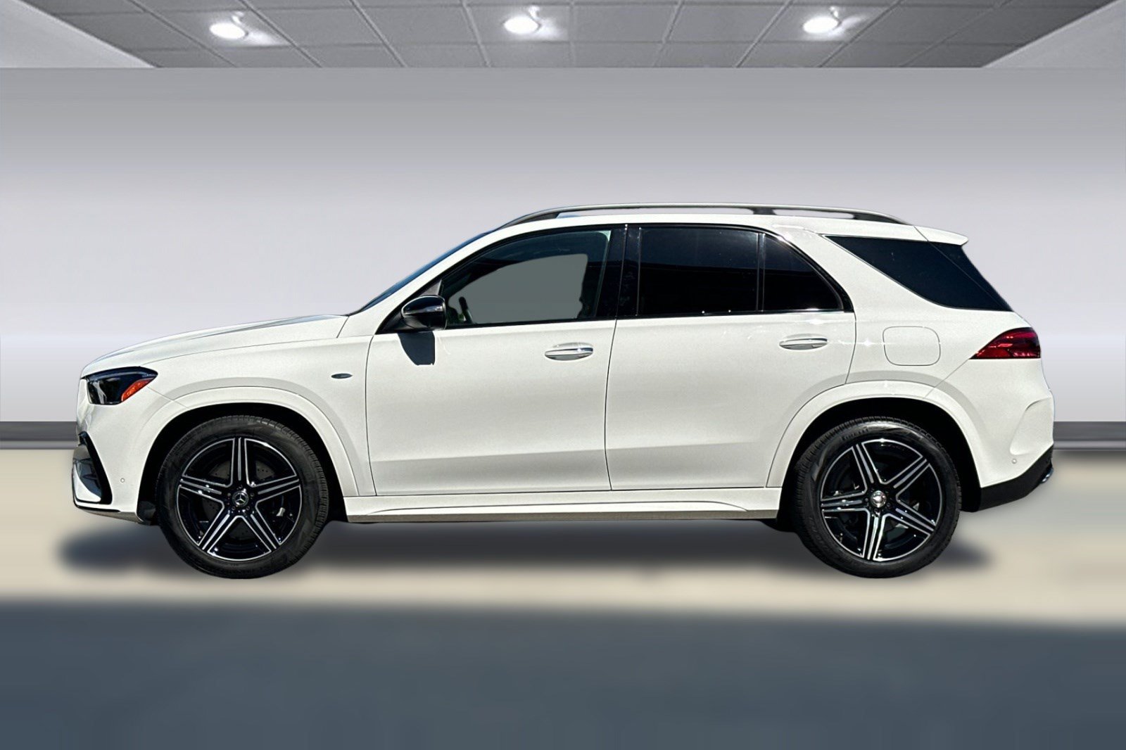 Certified 2025 Mercedes-Benz GLE 450e 4MATIC image 2