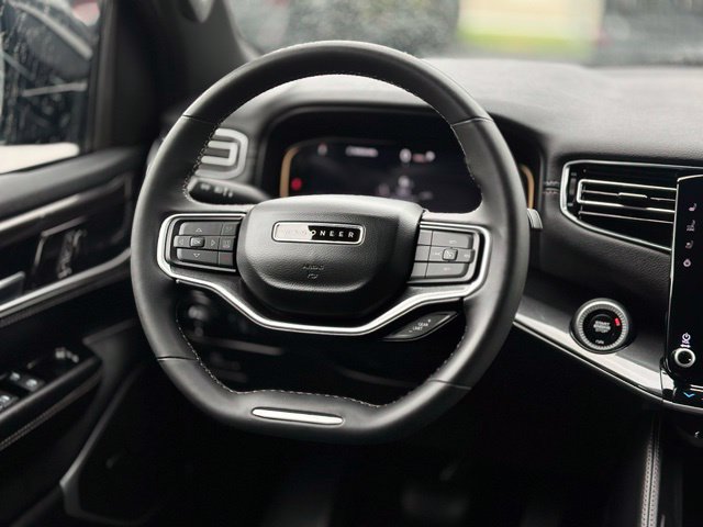 Used 2023 Jeep Wagoneer 4WD image 18