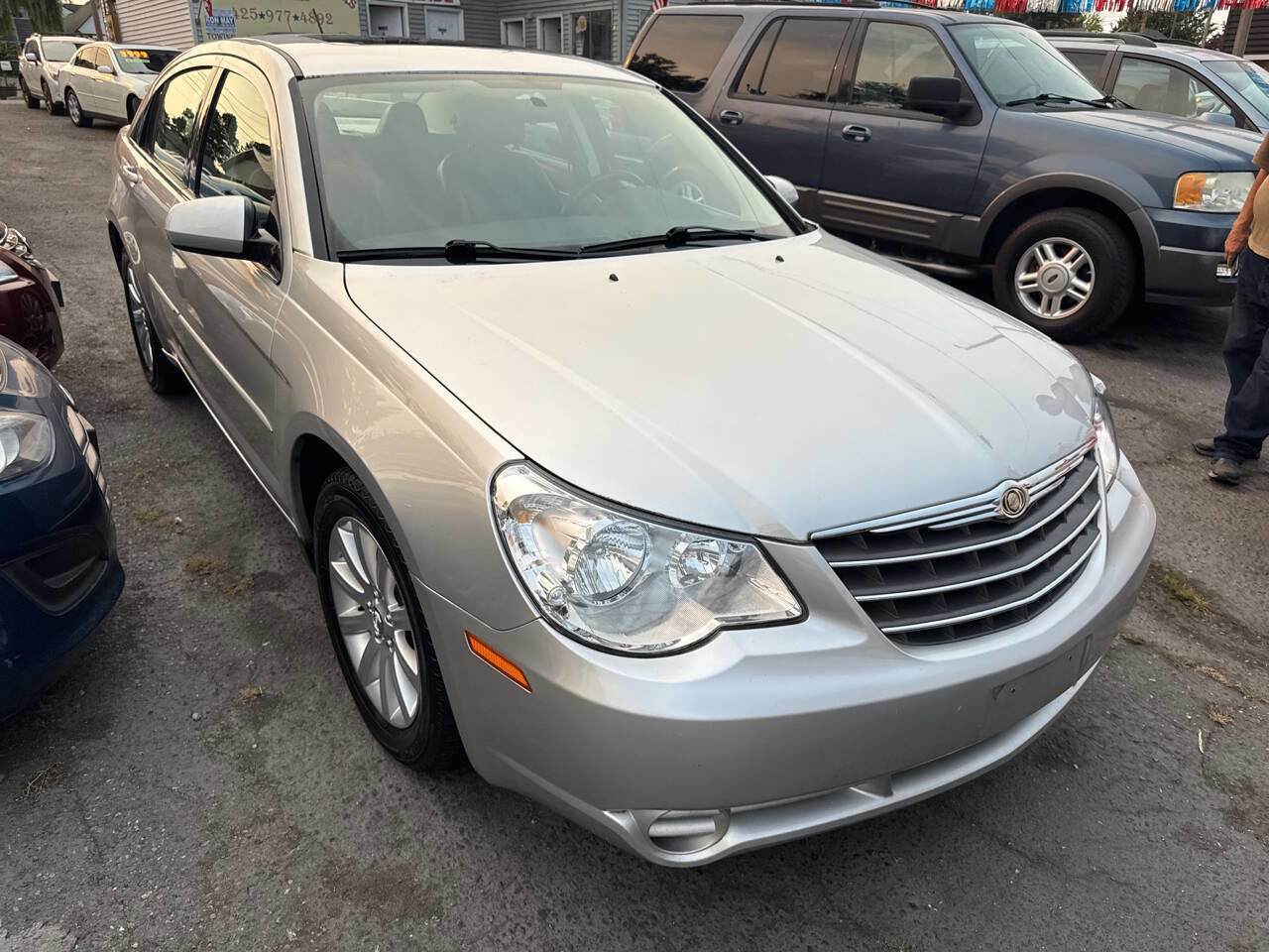 Used 2010 Chrysler Sebring Limited image 2