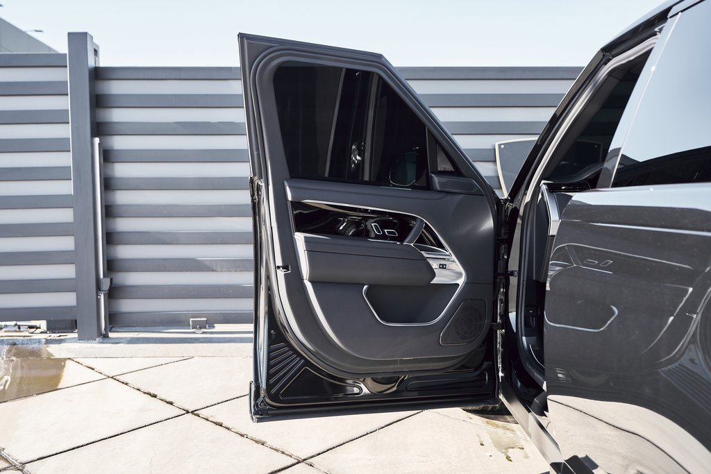 Used 2025 Land Rover Range Rover Long Wheelbase Autobiography image 27