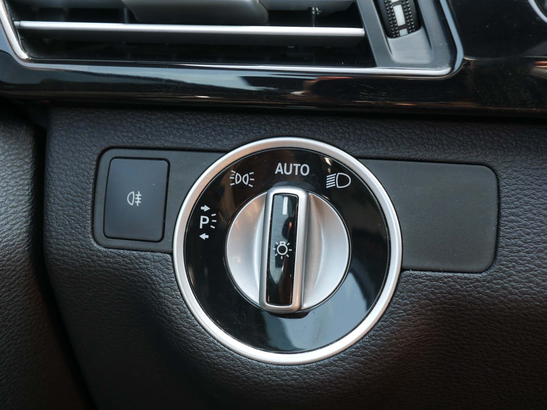 Used 2013 Mercedes-Benz E 350 4MATIC Sedan image 26