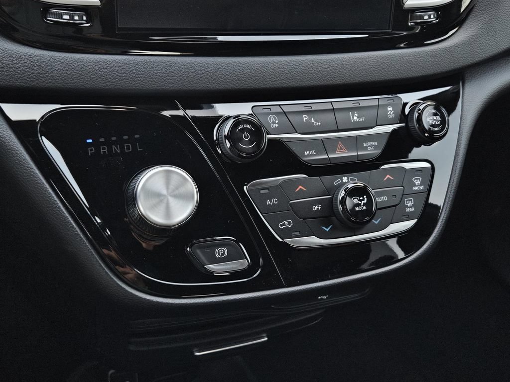 New 2026 Chrysler Voyager LX FWD image 18
