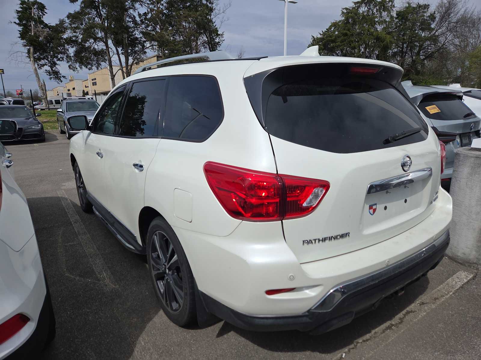 Used 2020 Nissan Pathfinder Platinum image 6