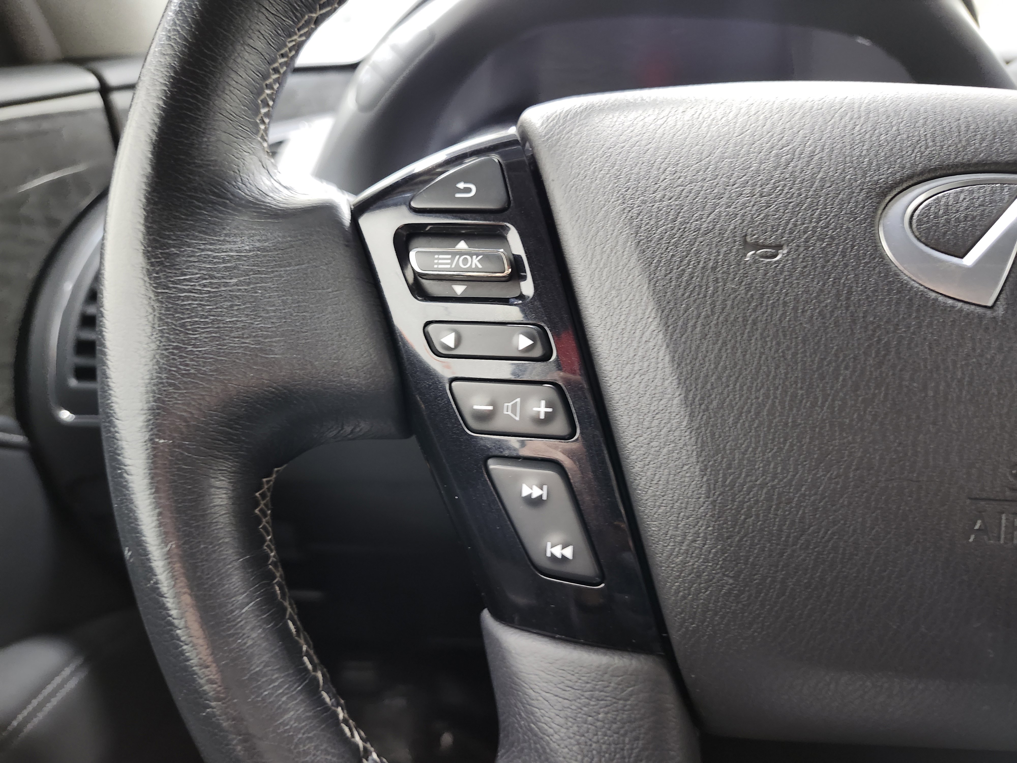 Used 2023 INFINITI QX80 Luxe w/ Cargo Package image 40