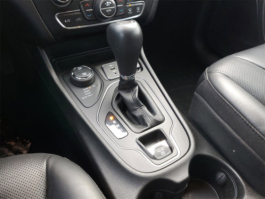 Used 2021 Jeep Cherokee Latitude Lux w/ Comfort/Convenience Group image 28