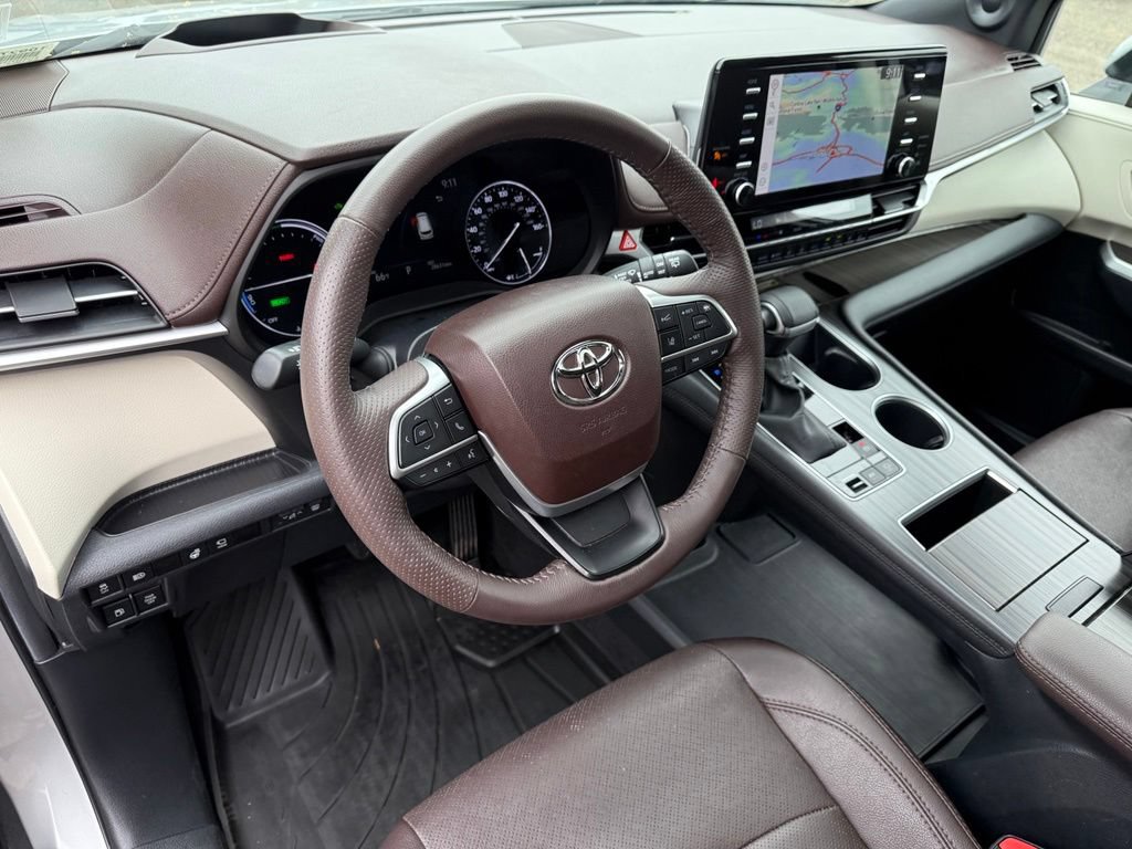 Used 2024 Toyota Sienna Platinum AWD/4WD image 13