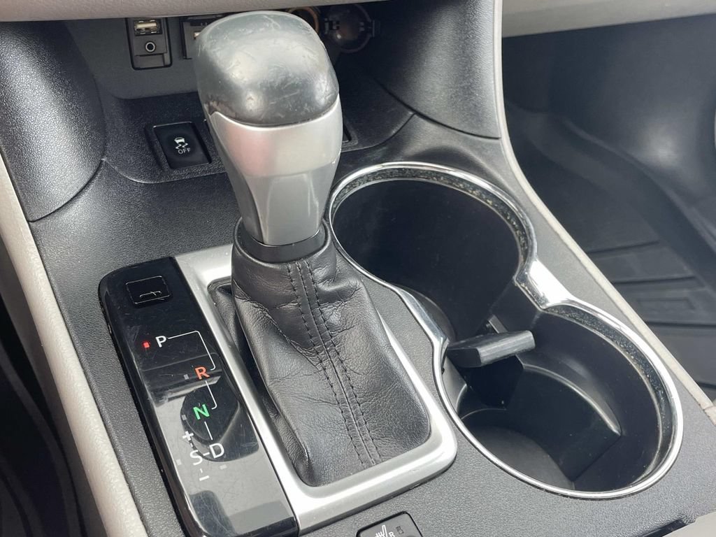 Used 2019 Toyota Highlander XLE FWD image 25