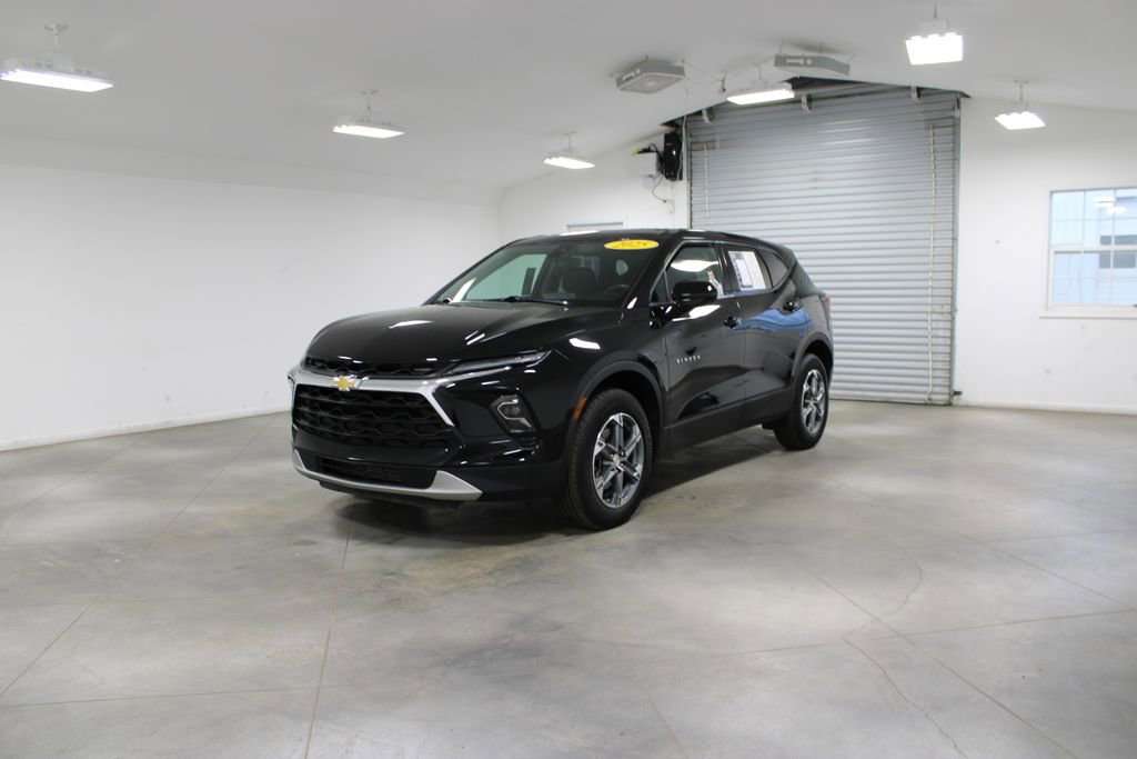 Used 2025 Chevrolet Blazer LT image 4