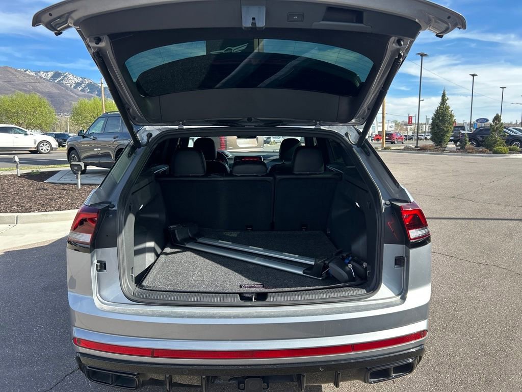 Used 2025 Volkswagen Atlas Cross Sport SEL R-Line image 29