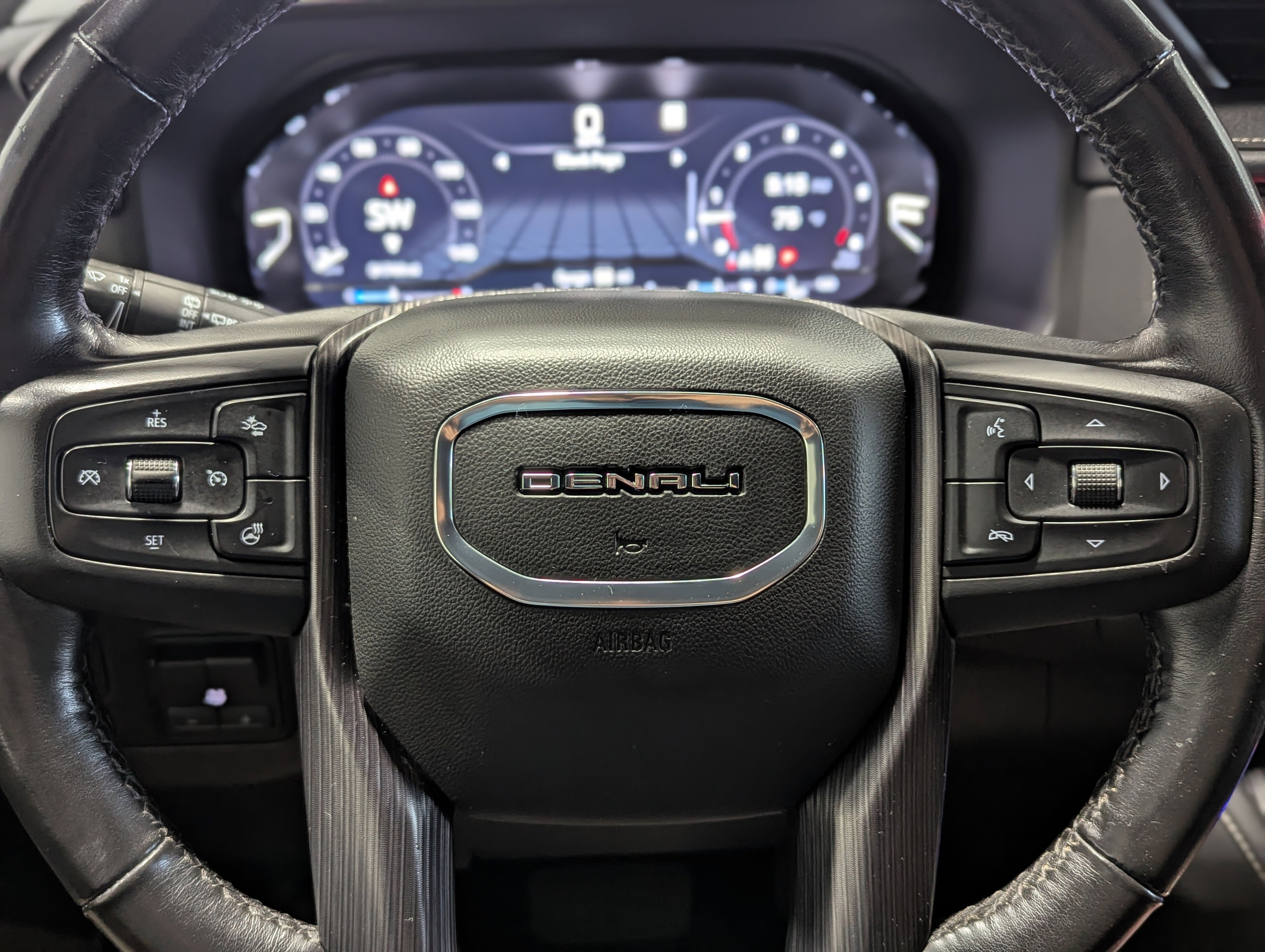 Used 2023 GMC Yukon Denali Ultimate image 21