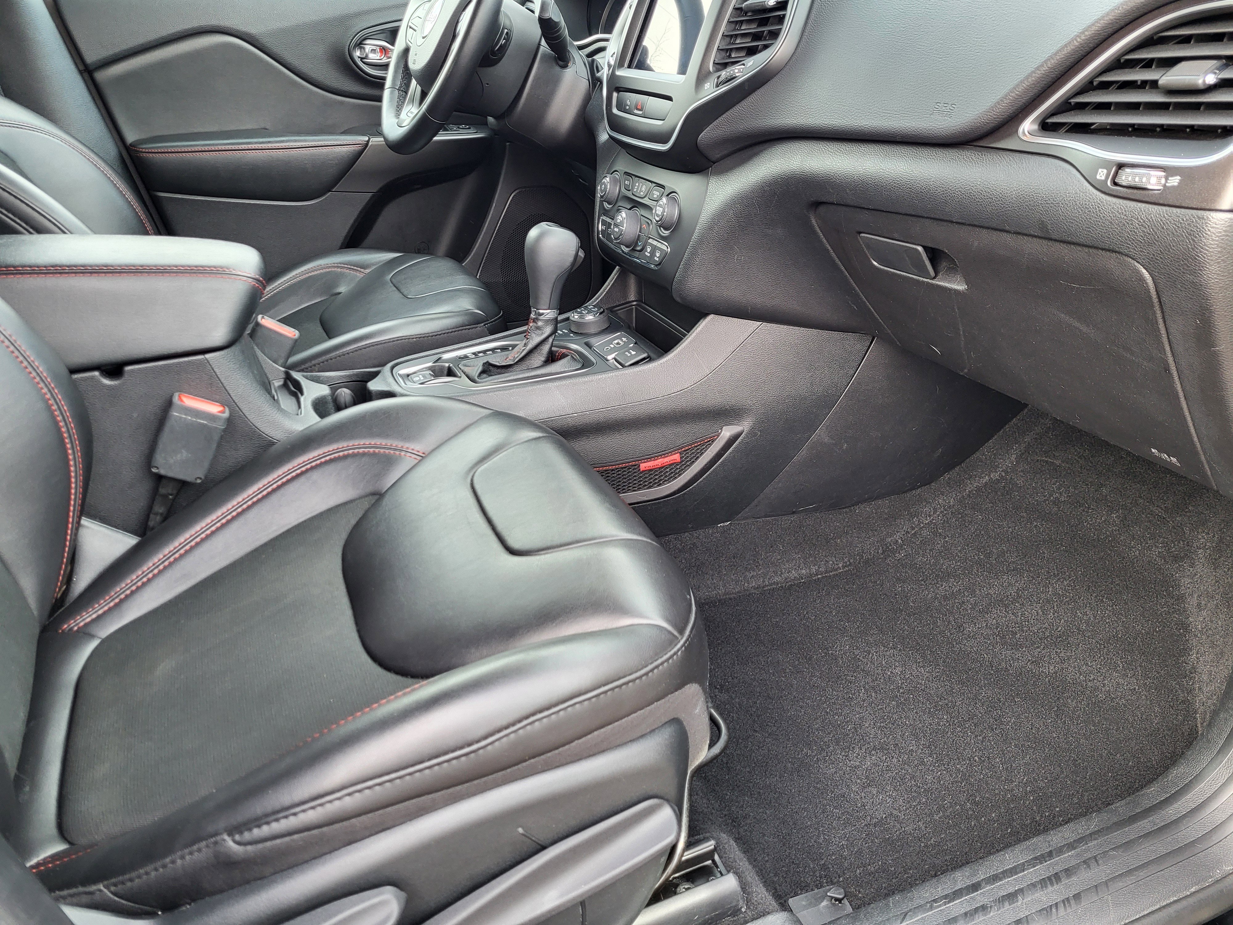 Used 2020 Jeep Cherokee Trailhawk w/ Cold Weather Group image 16