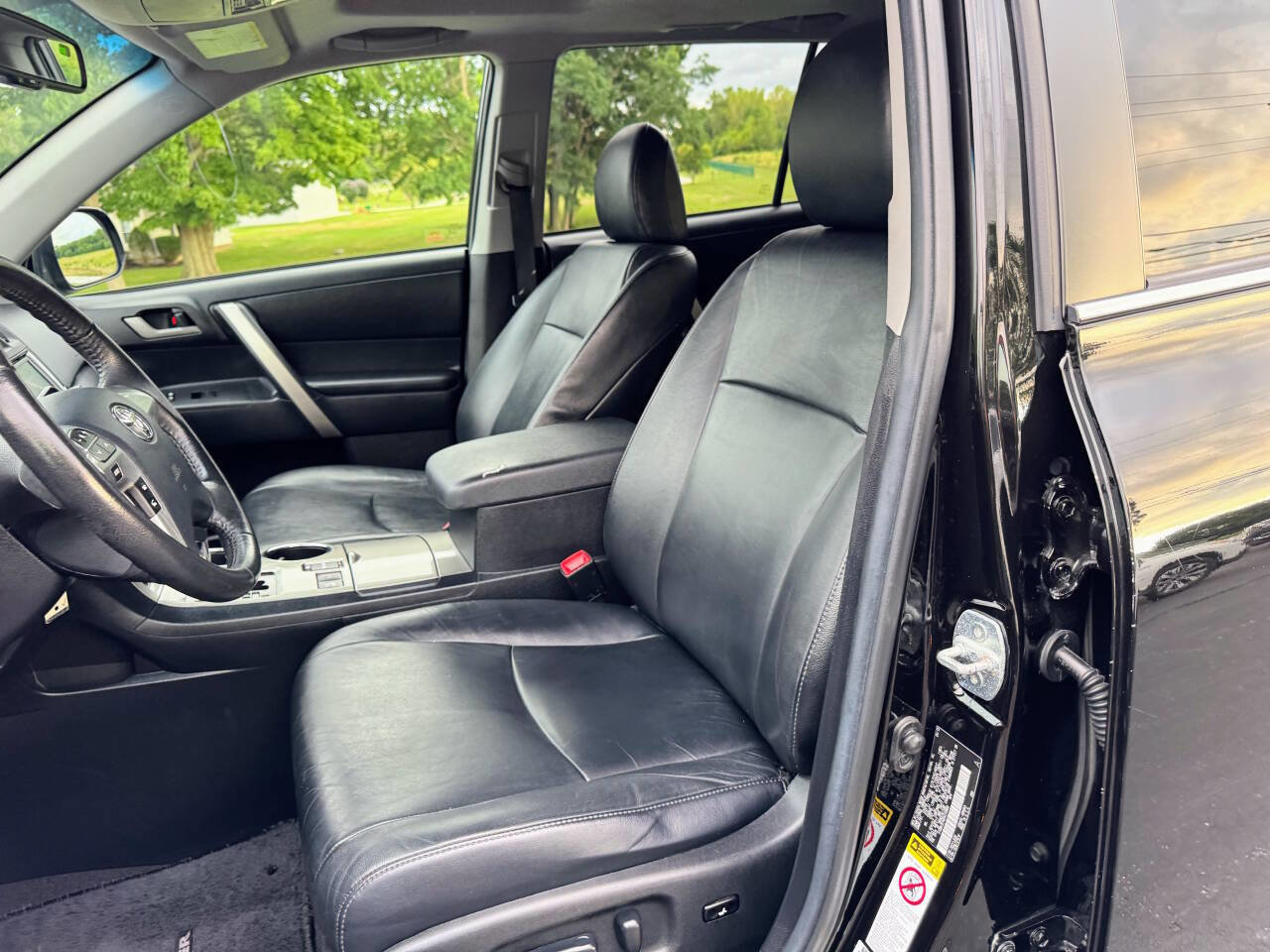 Used 2013 Toyota Highlander SE image 9