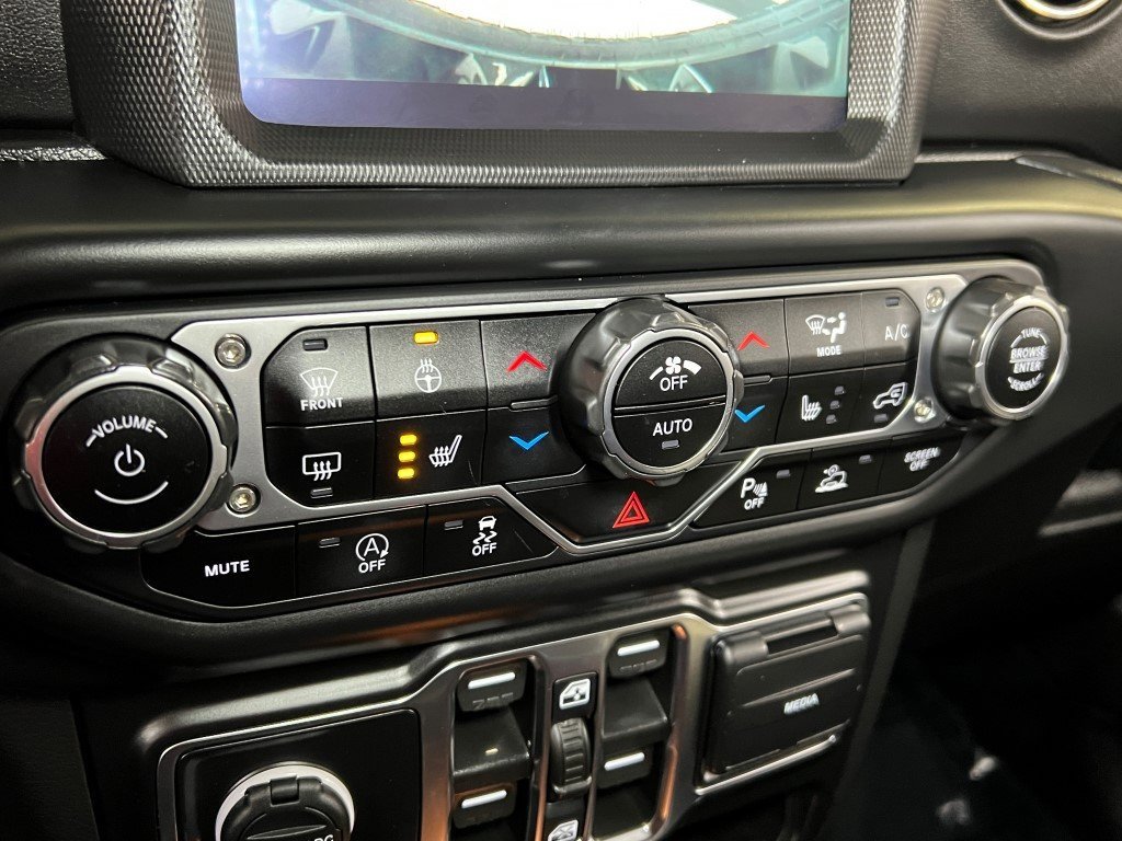 Used 2022 Jeep Wrangler Unlimited Sahara image 44