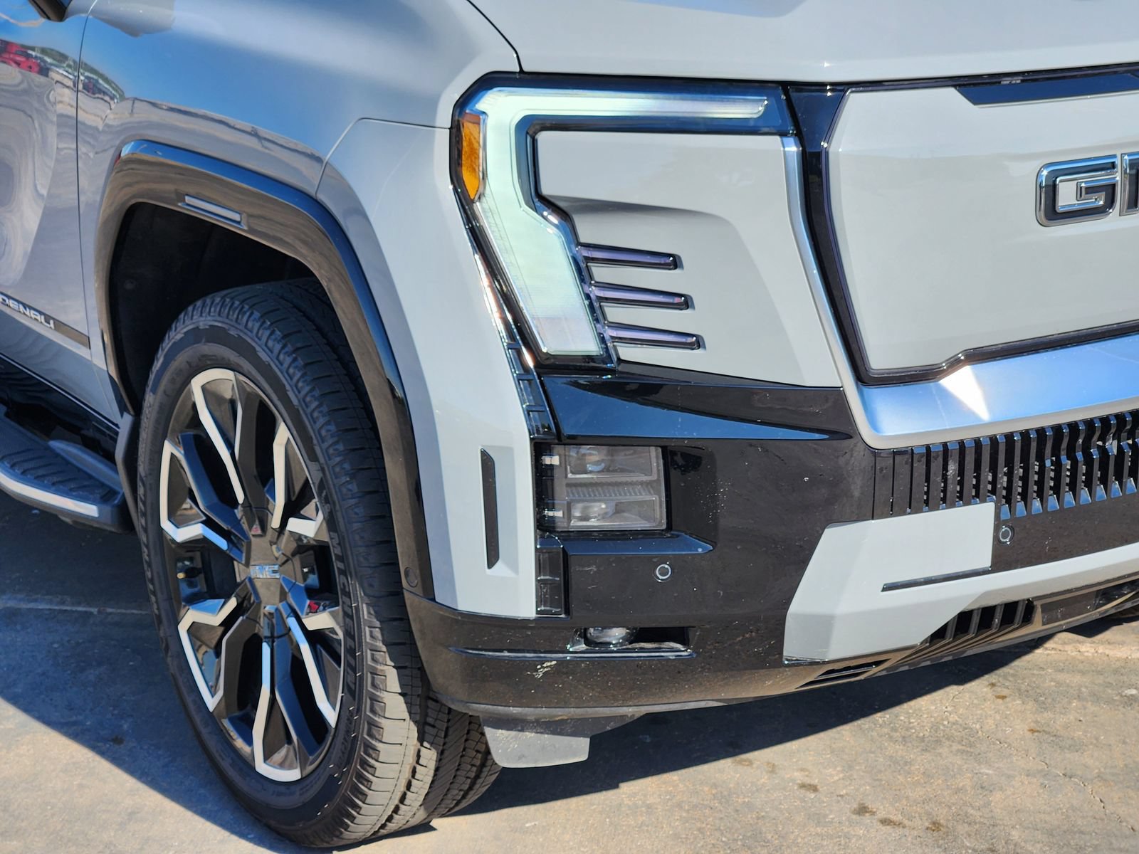 New 2025 GMC Sierra EV Denali AWD/4WD image 10