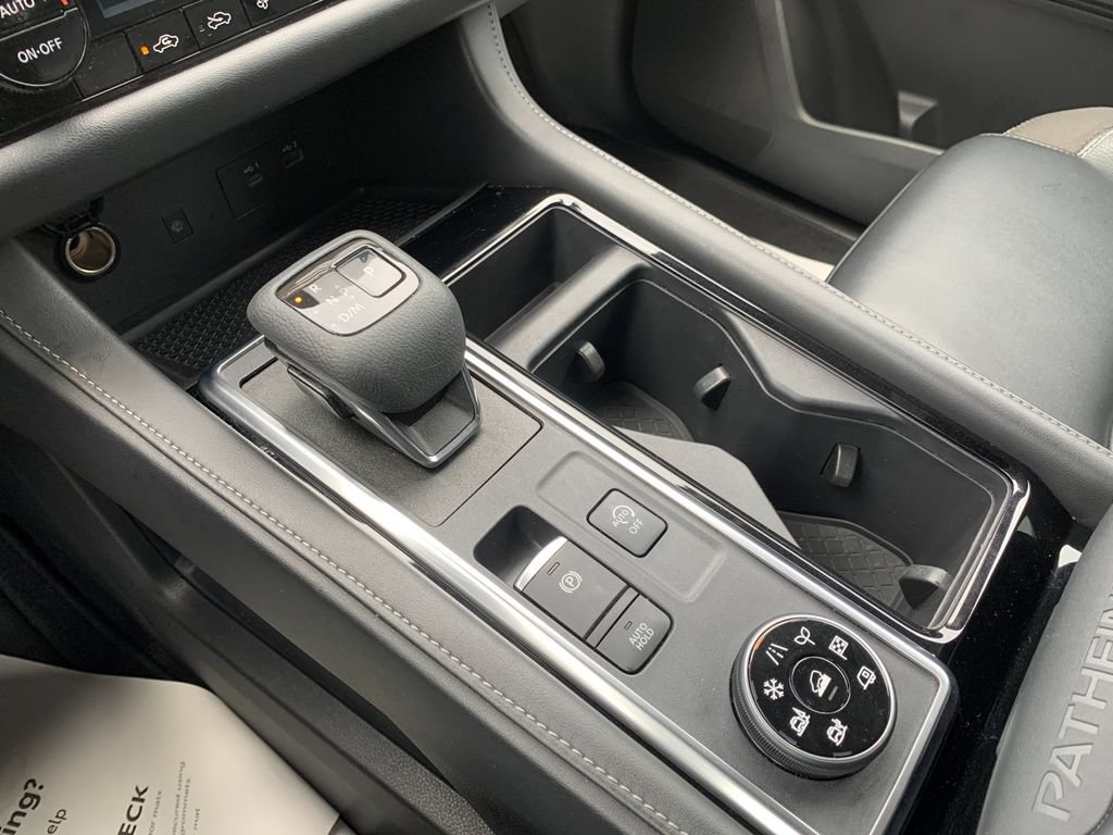 Used 2023 Nissan Pathfinder SL AWD/4WD image 26