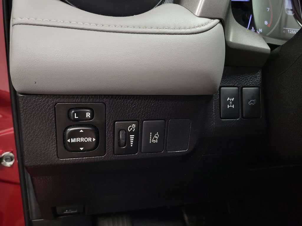 Used 2018 Toyota RAV4 XLE AWD/4WD image 21