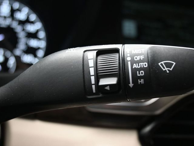 Used 2018 Genesis G90 3.3T Premium RWD image 28