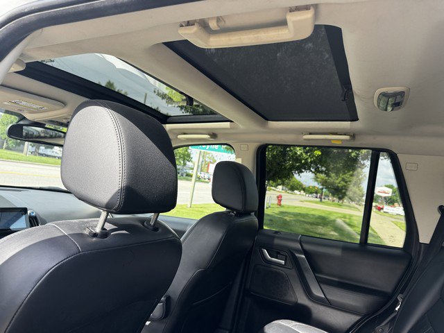 Used 2011 Land Rover LR2 HSE image 12