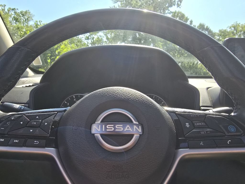 Used 2024 Nissan Altima 2.5 SV w/ SV Premium Package FWD image 25