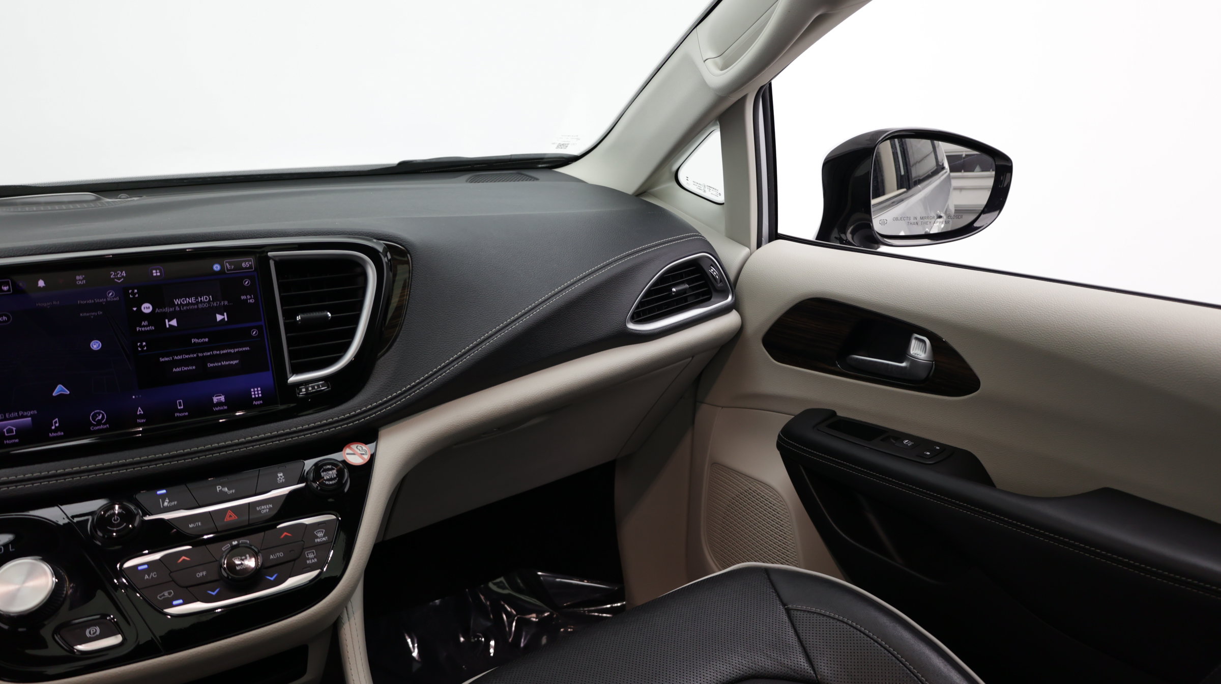 Used 2023 Chrysler Pacifica Limited FWD image 34