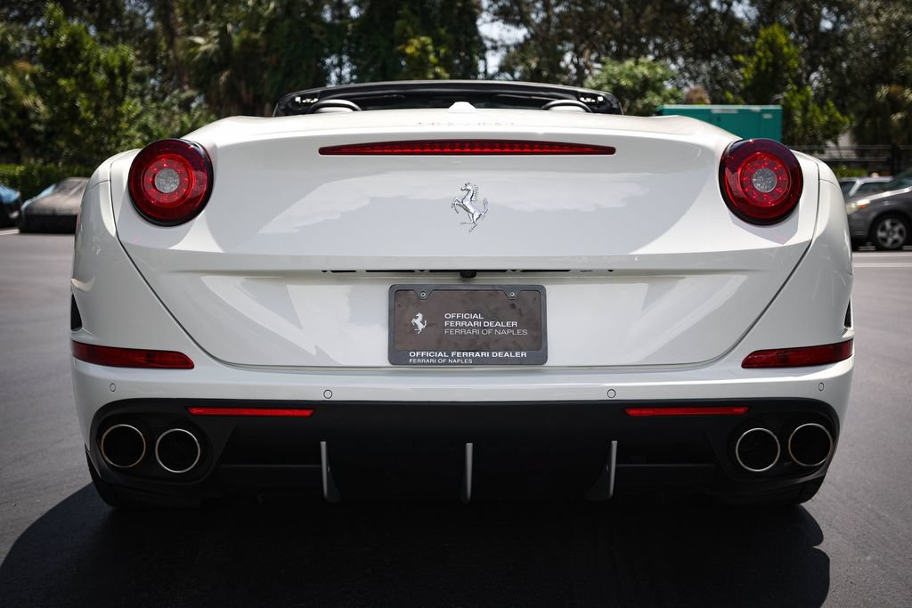 Used 2015 Ferrari California T RWD image 4