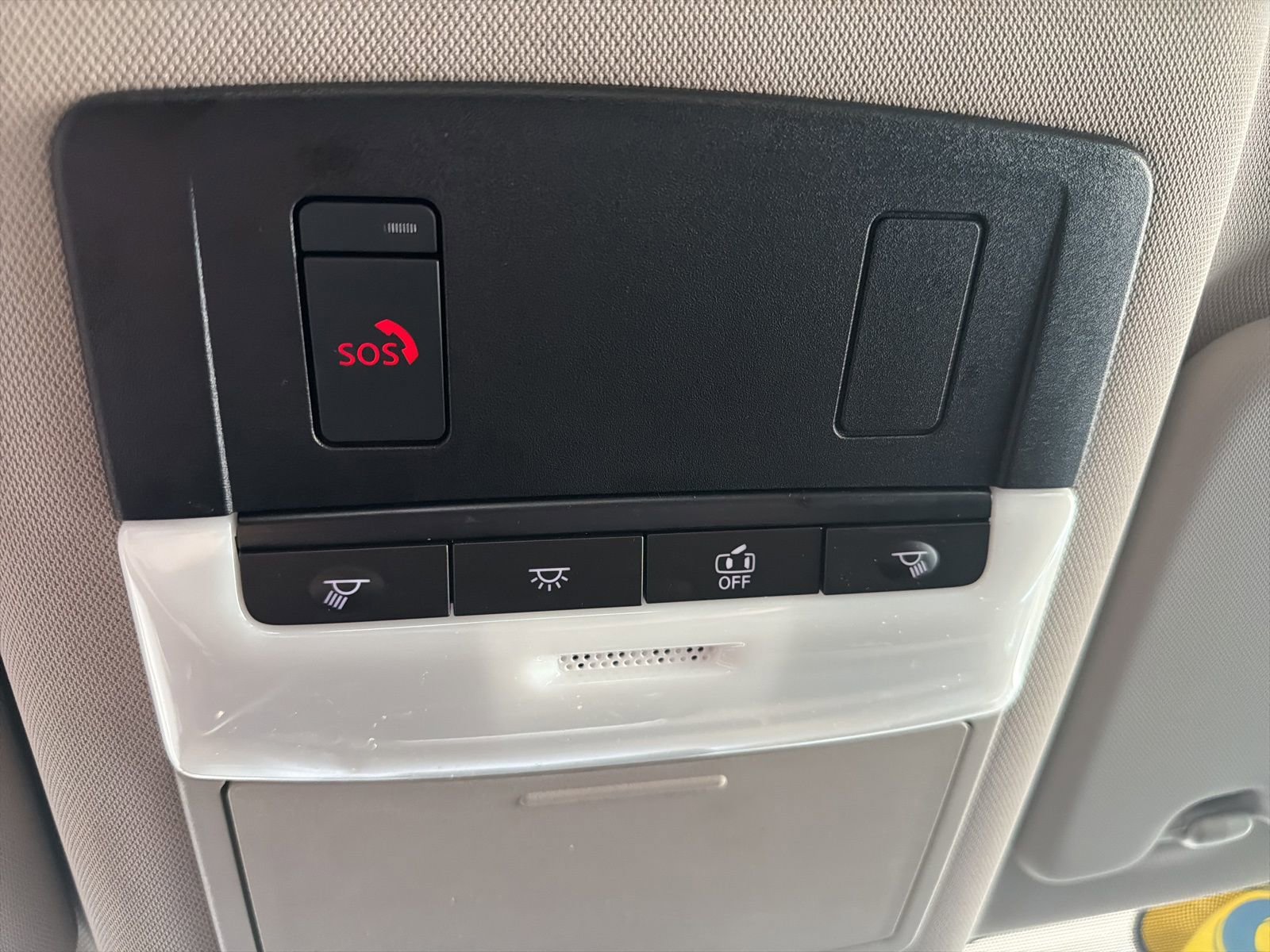 Used 2025 Nissan Rogue SV FWD image 27