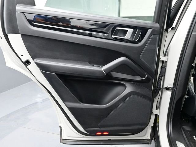 Certified 2023 Porsche Cayenne AWD/4WD image 13