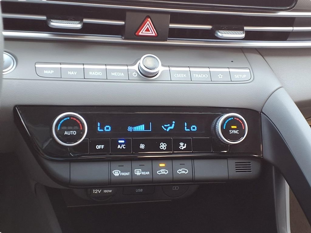 Used 2024 Hyundai Elantra SEL image 13