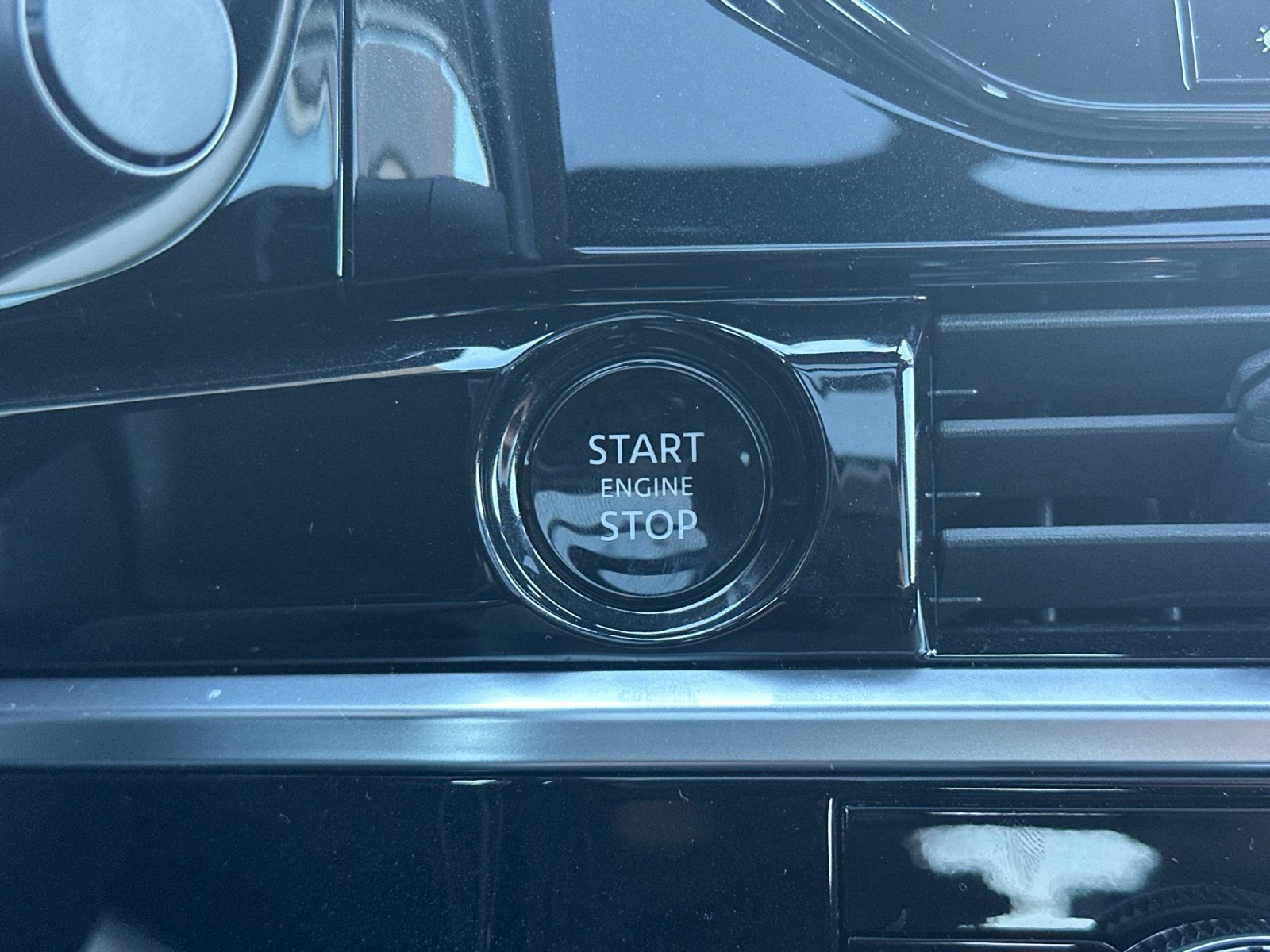 Used 2025 Nissan Pathfinder Platinum image 26