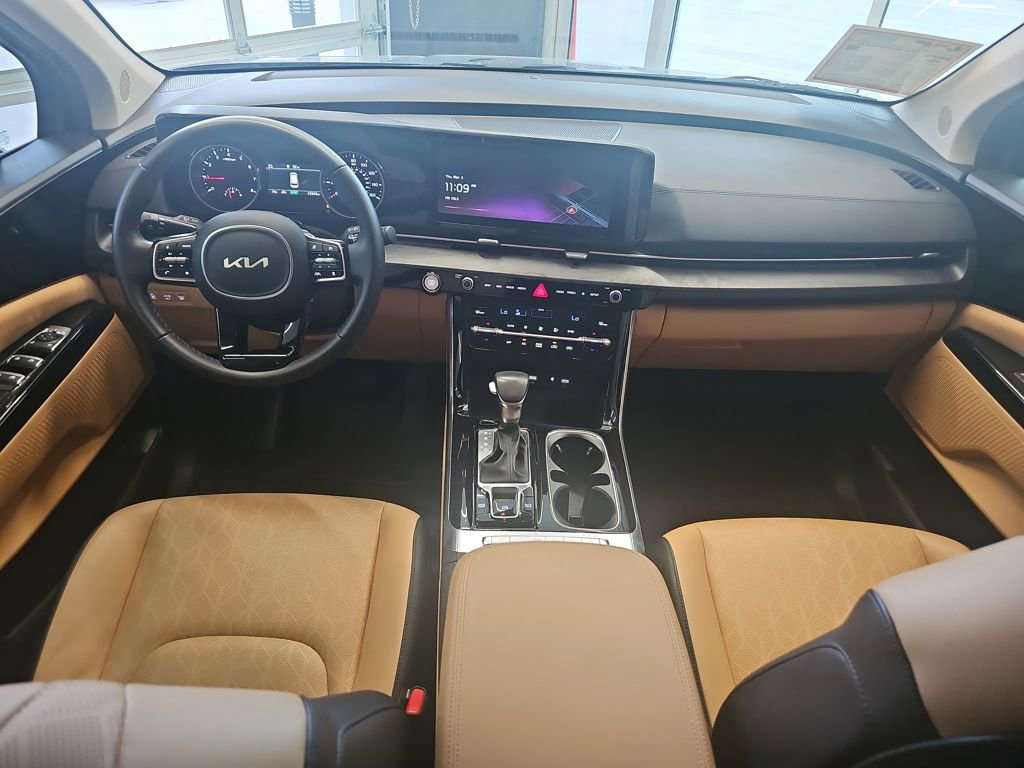 Used 2024 Kia Carnival EX image 15