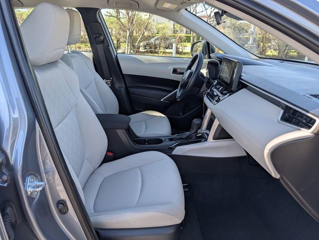 Used 2025 Toyota Corolla Cross L image 29