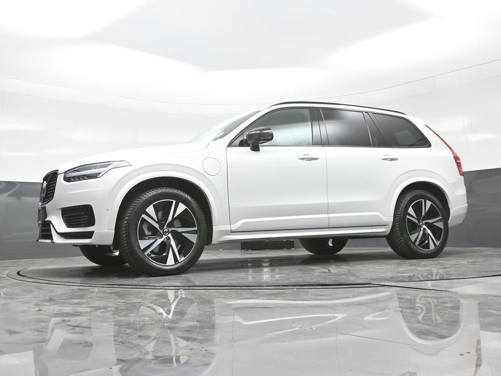 Used 2022 Volvo XC90 T8 R-Design image 19