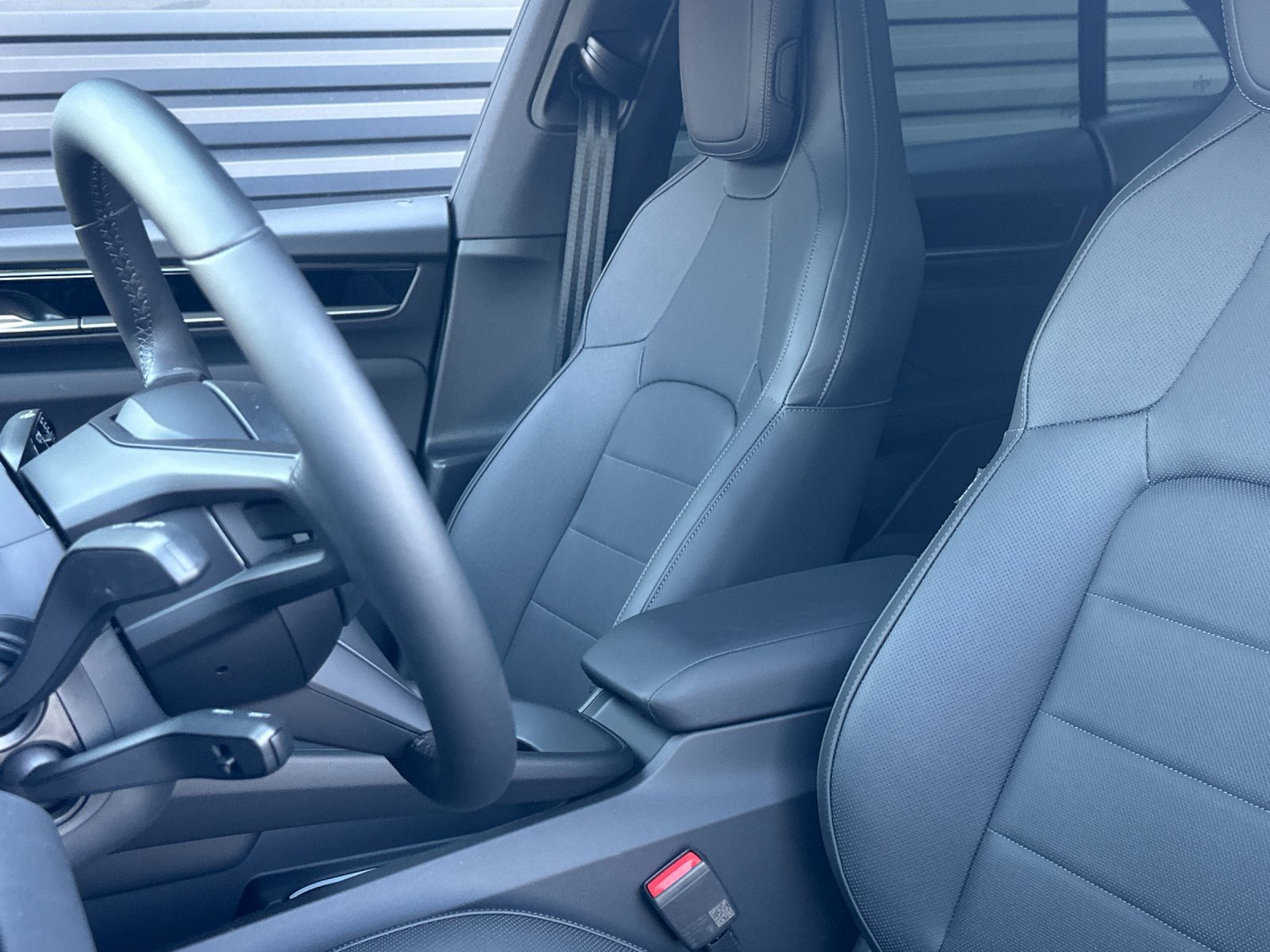 New 2026 Porsche Macan Electric RWD image 5