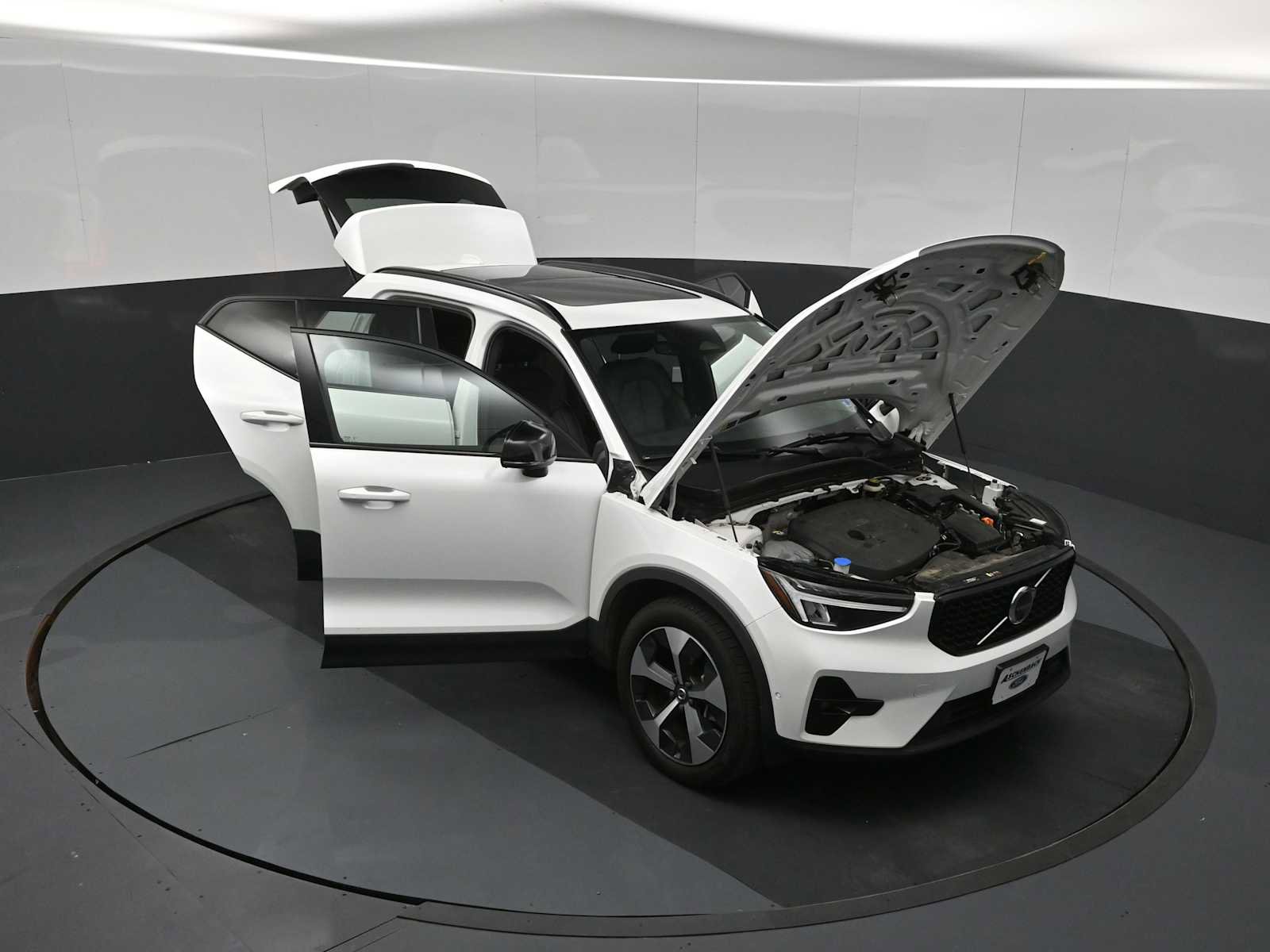 Used 2023 Volvo XC40 B4 Ultimate FWD image 35