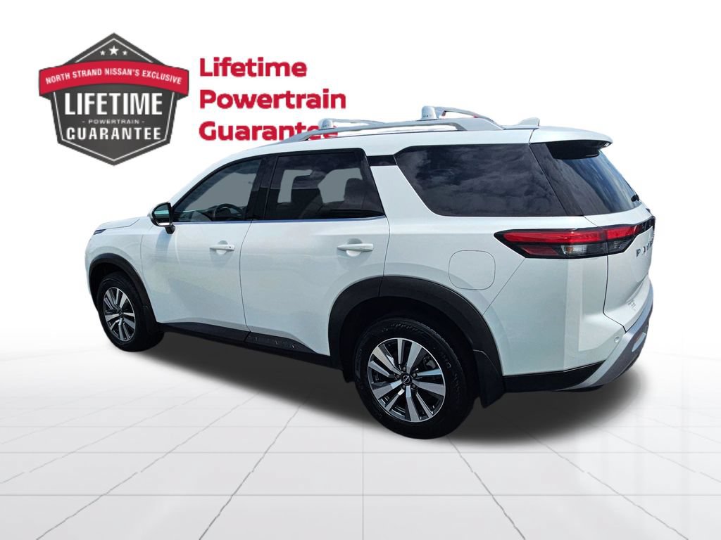 Certified 2025 Nissan Pathfinder SL AWD/4WD image 3