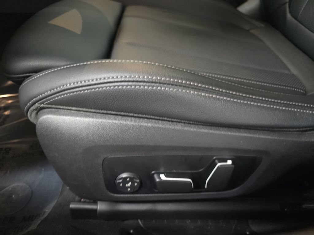 Used 2024 BMW 330i Sedan w/ Convenience Package RWD image 28