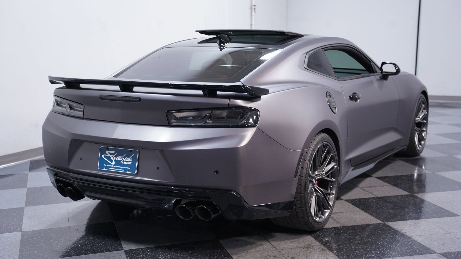 Used 2018 Chevrolet Camaro ZL1 RWD image 10
