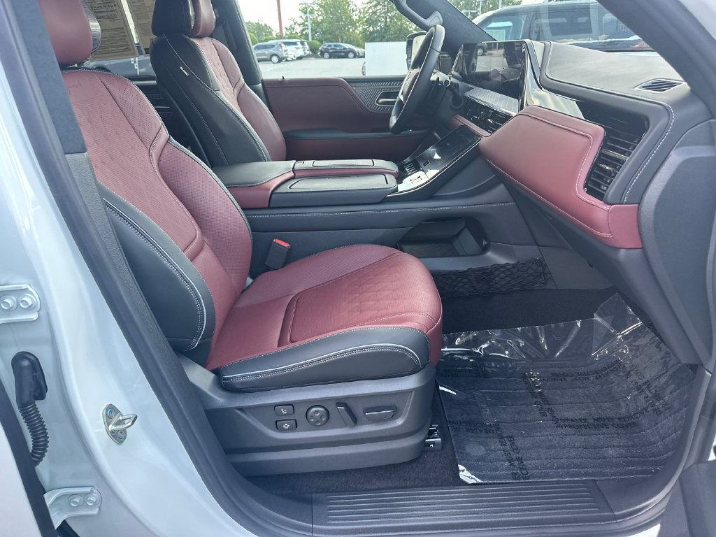 Certified 2026 INFINITI QX80 Autograph w/ Premium Cargo Package AWD/4WD image 11
