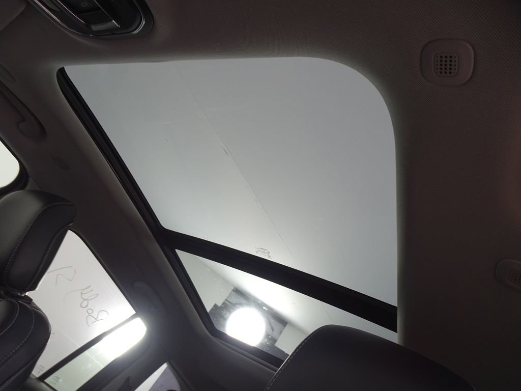 Used 2023 Jeep Grand Cherokee 4WD 4xe image 11