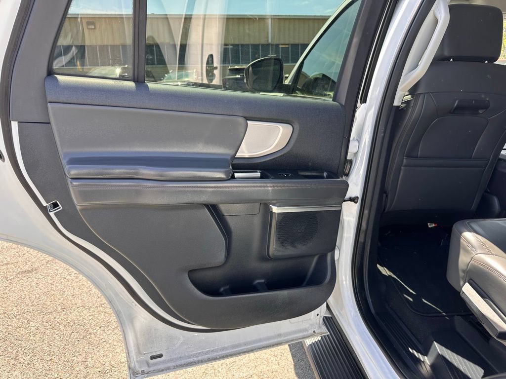 Used 2025 Ford Expedition Active AWD/4WD image 24