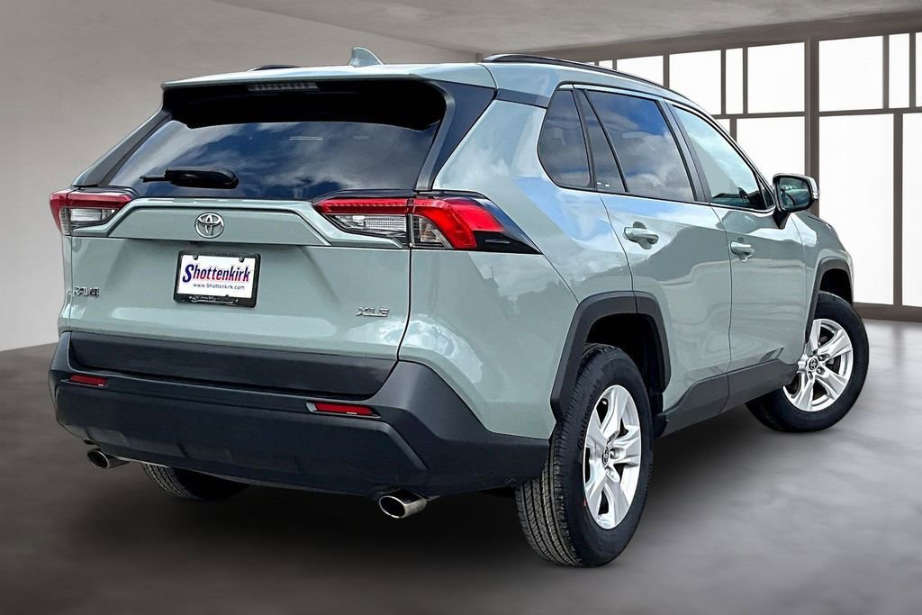 Used 2021 Toyota RAV4 XLE image 6