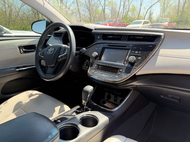 Used 2018 Toyota Avalon XLE FWD image 7