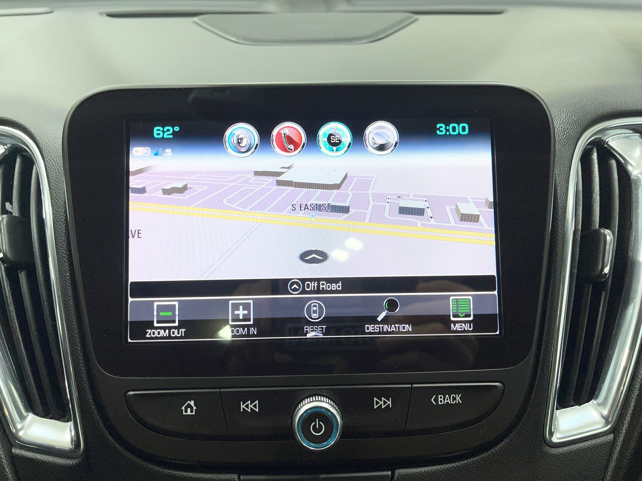 Used 2017 Chevrolet Malibu Premier w/ Premier Sun and Wheel Package image 10