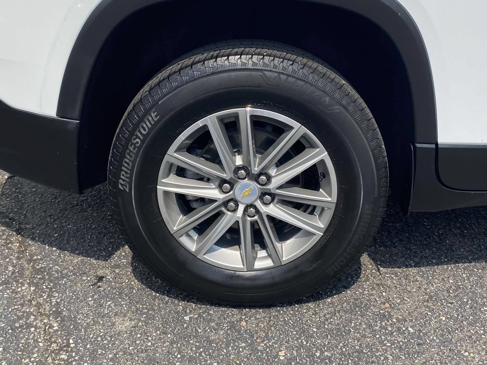 Used 2023 Chevrolet Traverse LT FWD image 8