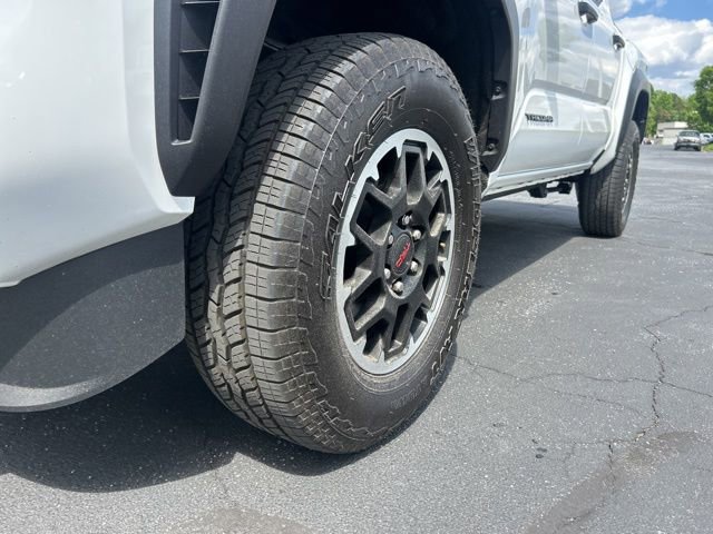 Used 2025 Toyota Tacoma TRD Off-Road AWD/4WD image 14