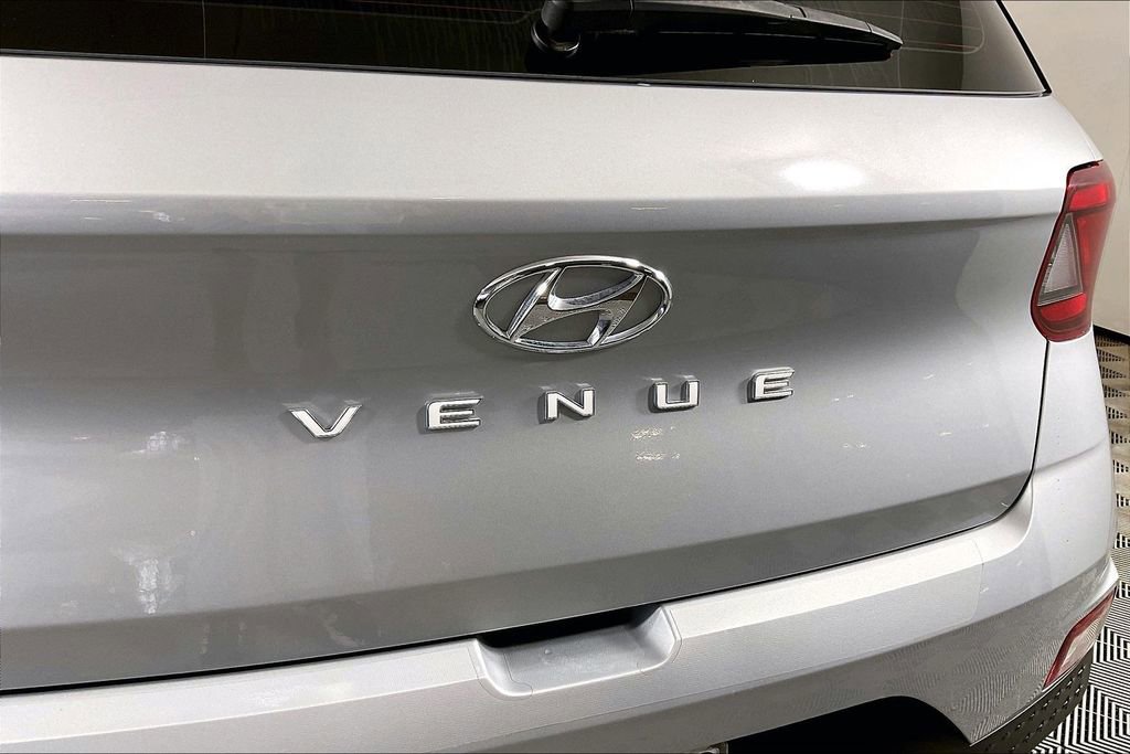 Used 2022 Hyundai Venue SEL image 7