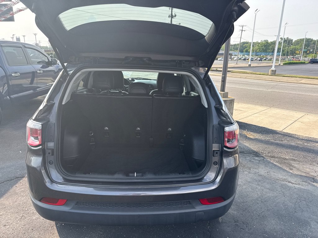 Used 2018 Jeep Compass Latitude w/ Popular Equipment Group AWD/4WD image 8